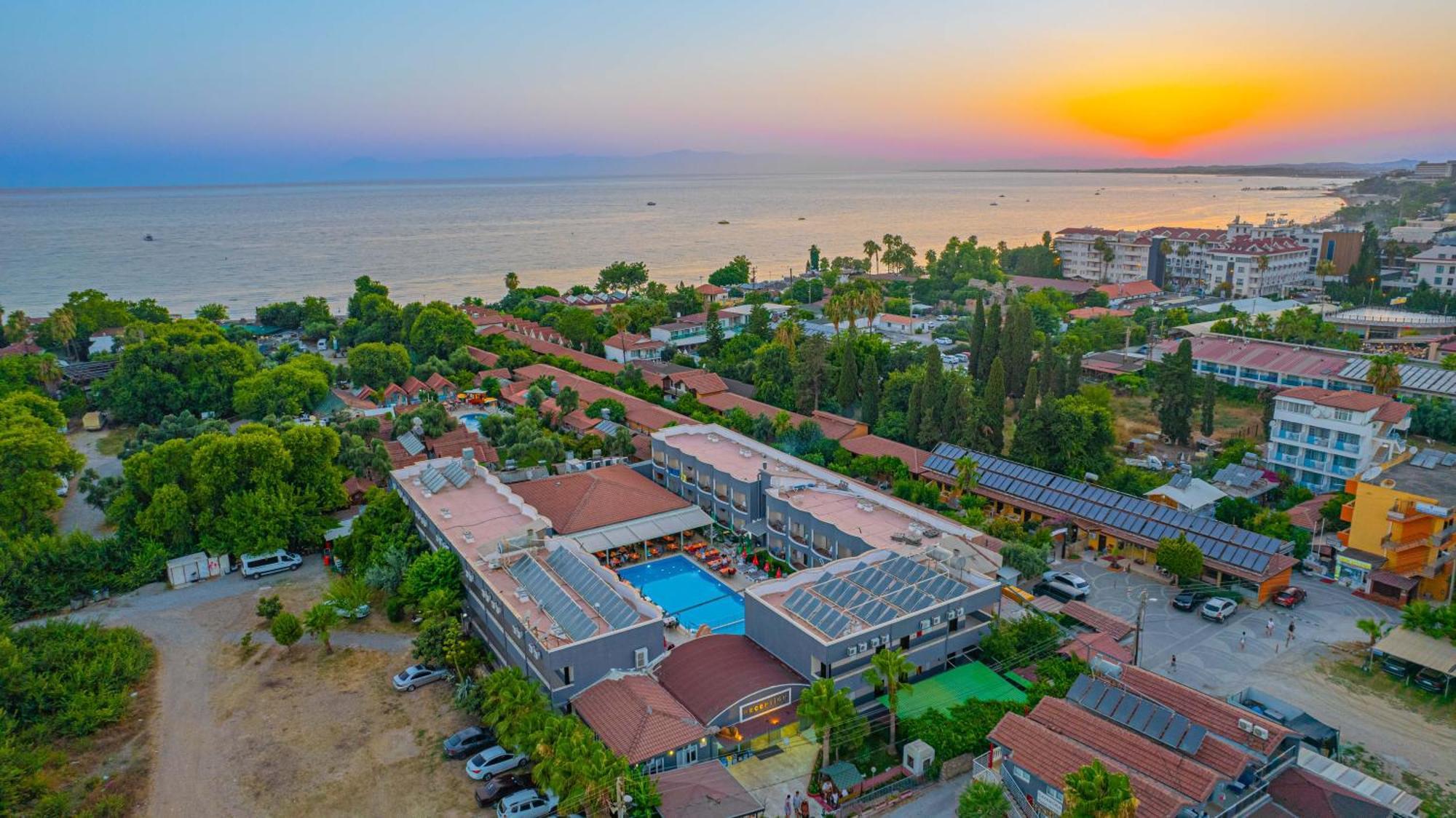 Sayanora Hotel Side Buitenkant foto